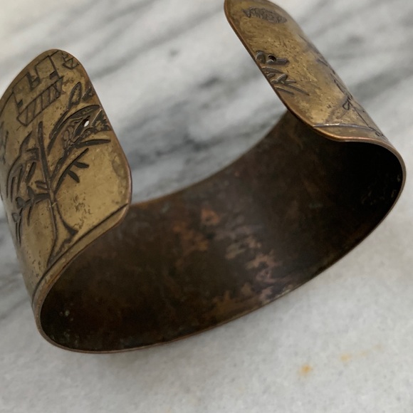 Antique Gold Tone Medal Carved Cuff - Picture 6 of 9
